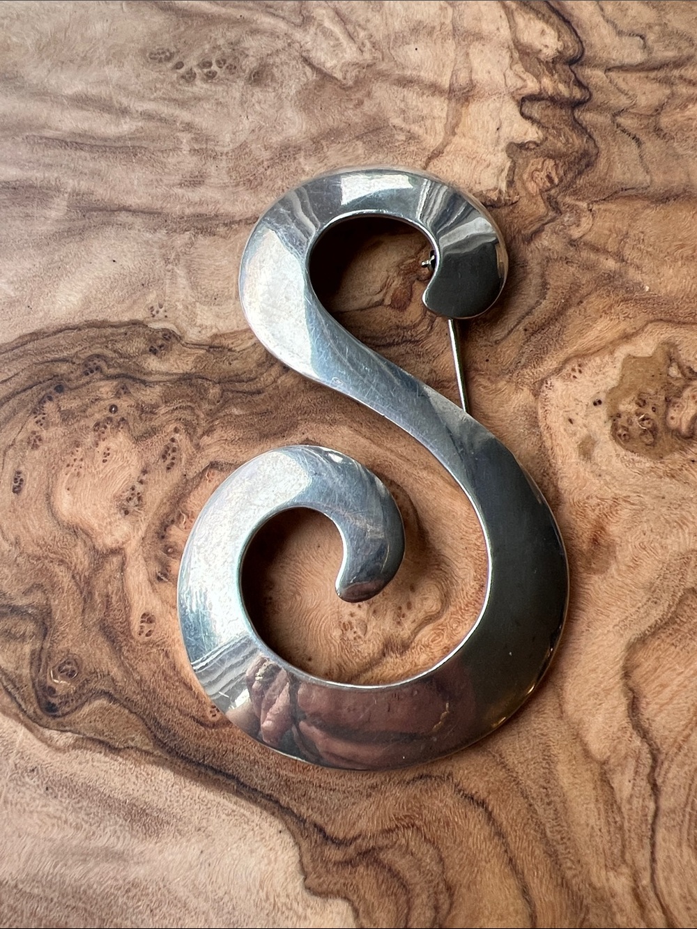 Silver Curved S-Scroll Decorative Pin Brooch